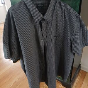 VanHeusen 4XLT Striped Black Silver Button Up Button Down Collar Short Sleeves